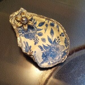 Blue Floral Decorative Shell Dish with Gold Flower Accent